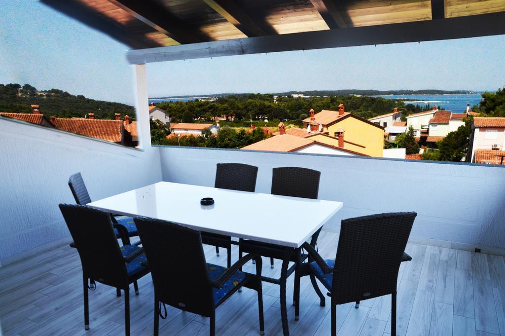 Apartments Sasha Pula Exterior photo